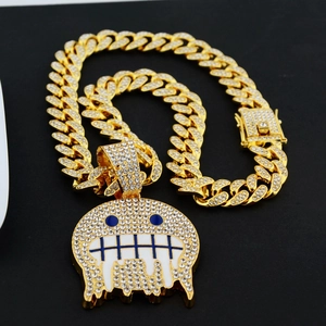 Pendentif bonhomme de glace hip hop avec chaîne cubaine dorée et pierres brillantes
