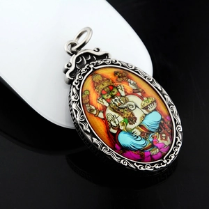Aufwendiger Ganesha Anhänger in antikem Silber mit bunter Gottheitsmalerei