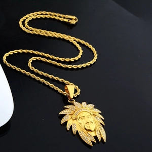 Collier hip hop avec pendentif chef indien plaqué or, zircons et chaîne de type corde