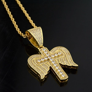 Collar hip hop con alas de ángel y cruz con colgante de circonita y cadena dorada