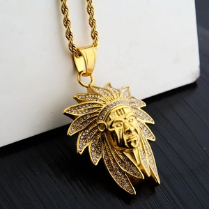 Collier hip hop avec pendentif tête de chef indien doré et cristaux étincelants