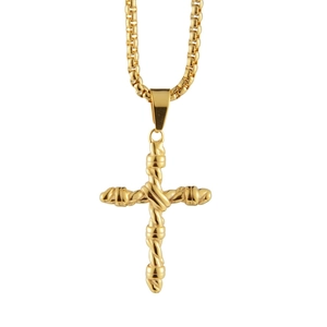 Collier avec pendentif croix torsadée dorée en acier inoxydable et chaîne à mailles
