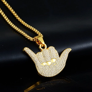 Collana Hip Hop con Ciondolo a Gesto della Mano Shaka in Lega con Strass Catena a Corda Oro Gioielli Unisex