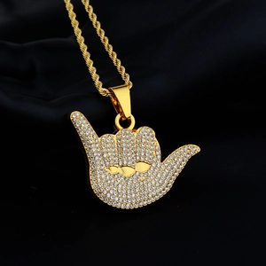 Collana con pendente gesto 666 hip hop dorata con pietre di zircone bianco scintillanti