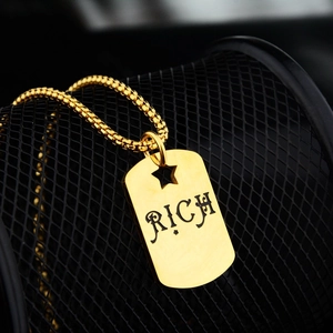 Collana con Pendente Quadrato Lettera RICH Hip Hop Oro Acciaio al Titanio Stella Traforata Stile Industriale Gioielli Uomo