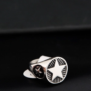 Bague chevalière étoile vintage en acier inoxydable avec finition punk rock vieillie