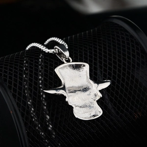 Collier avec pendentif Yoda gothique en acier inoxydable argenté et chaîne perle carrée