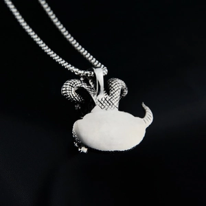 Collier pendentif tête de mort gothique punk rétro avec cornes de bélier pour hommes