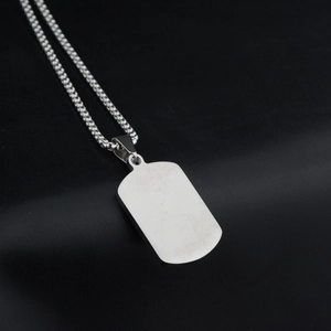 Collana con pendente a piastrina rettangolare in acciaio inossidabile argento con catena a sfere