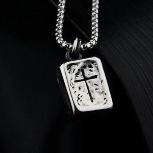 Collana con Pendente a Piastra Quadrata a Croce in Acciaio al Titanio Retro Hip Hop per Uomo Donna Gioielli con Catena a Scatola in Acciaio Inossidabile Vintage