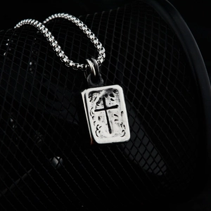 Pendaglio a croce quadrata vintage hip hop in argento invecchiato con catena a scatola