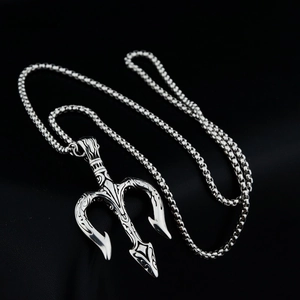 Collier avec pendentif trident vintage en acier inoxydable argenté et chaîne perle