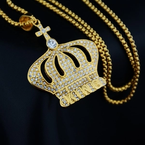 Collana Hip Hop con Ciondolo a Croce Corona per Uomo Donna Placcata Oro Acciaio al Titanio Strass Lettera King Gioielli Moda