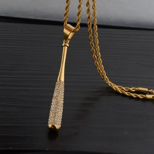 Gouden honkbalknuppel hanger ketting met micro-pave kristallen en dikke touwketting