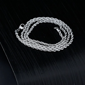 Classica collana a catena a fune in acciaio al titanio argento con chiusura a moschettone