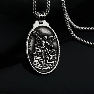 Collier Pendentif Médaillon Religieux Saint Michel Archange Saint Christophe en Acier Titane Vintage Rétro Bijoux Hip Hop