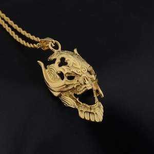 Collier Pendentif Masque Maléfique en Acier Titane Hip Hop pour Hommes Femmes Punk Gothique Streetwear Bijoux Doré