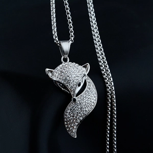 Collier avec pendentif renard étincelant en zircons et chaîne box argentée style hip-hop