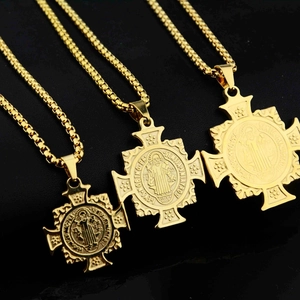 Collar con colgante de medallón de cruz dorada y cadena de caja para hombre y mujer