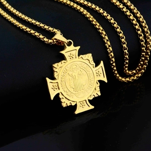 Collar con colgante de cruz de San Benito dorado con cadena box para hombre y mujer