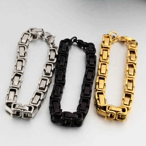 Ensemble de trois bracelets byzantins en acier titane en argent, noir et couleur or
