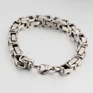 Bracelet chaîne byzantine en acier titane argenté poli avec fermoir mousqueton classique