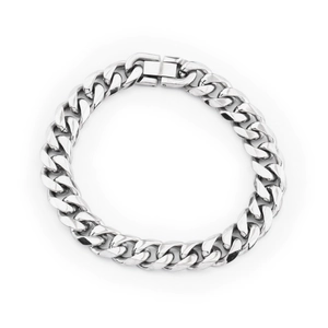 Detail eines silbernen Panzerarmbands mit sicherem Faltverschluss für Herren