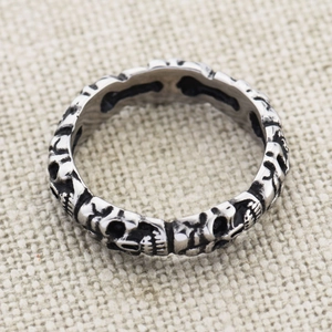 Bague tête de mort en acier inoxydable style rétro punk avec finition oxydée pour homme