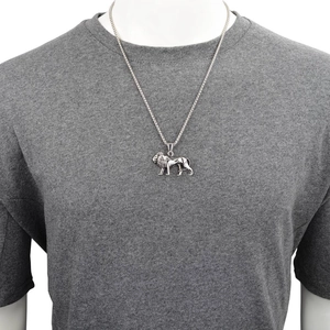 Herren Hip Hop Löwenkopf Anhänger Halskette aus silbernem Edelstahl auf grauem Shirt