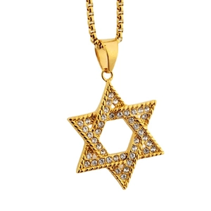 Collier avec pendentif hexagramme doré orné de cristaux brillants et chaîne en acier