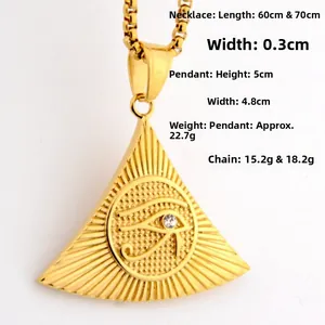 Dettaglio ciondolo Occhio di Horus dorato con dimensioni 5cm x 4,8cm e catena lunga