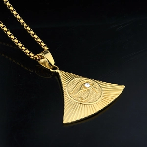 Collana con ciondolo triangolare Occhio di Horus dorato in acciaio inox con cristallo