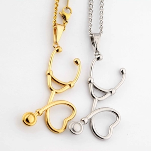 Collier Pendentif Cœur Stéthoscope en Acier Inoxydable Bijoux Hip Hop Cadeau pour Médecins Infirmières Femmes Hommes