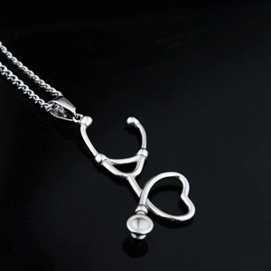 Collier pendentif cœur stéthoscope en acier titane poli, bijou pour personnel médical