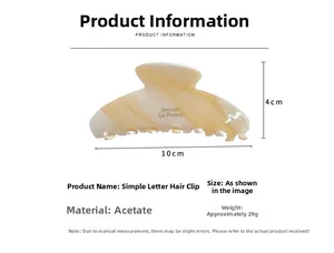 Vue détaillée d'une pince à cheveux en acétate de 10cm avec finition marbre crème
