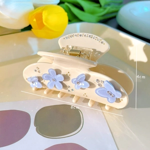 Pinza per capelli crema con fiori 3D blu, farfalla e decorazioni in cristallo fine