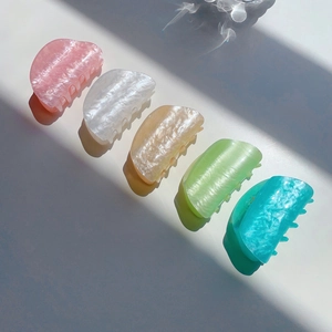 Set de 5 pinzas para el cabello semicirculares en acetato con textura de mármol
