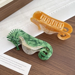 Pinces à cheveux hippocampe en acétate vert et orange avec motifs marbrés et ressort