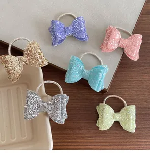 Détail de six élastiques à cheveux à nœuds pailletés colorés avec sequins pour filles