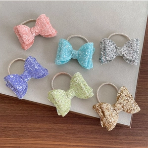 Lot de six élastiques à cheveux avec nœuds pailletés en différentes couleurs vives