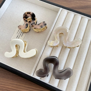Minimalist acetate hair claws set in tortoiseshell and pearl white wave design