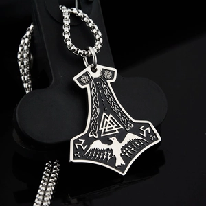 Collana con ciondolo Martello di Thor Mjölnir vichingo con corvo e rune in acciaio
