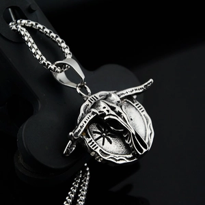 Pendentif crâne d'antilope en acier titane poli avec chaîne maille box pour hommes et femmes