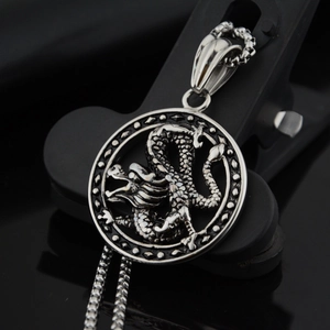 Collier Pendentif Rond Dragon Chinois Vintage pour Homme Femme Hip Hop Acier au Titane Ajouré Relief Médaillon Bijoux Cadeau