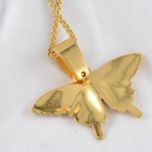 Collier chic hip-hop avec pendentif papillon doré et strass étincelants pour femme