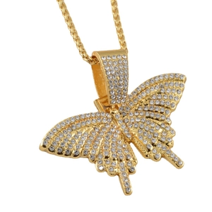 Collier pendentif papillon hip hop doré avec strass blancs étincelants de luxe