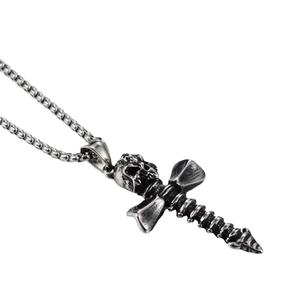 Collier Pendentif Croix Crâne en Acier Titane Punk Gothique Style Industriel Vintage Vis Rivet Bijoux Hip Hop Unisexe