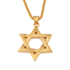 Collier pendentif étoile hexagramme dorée polie avec chaîne vénitienne sur fond blanc