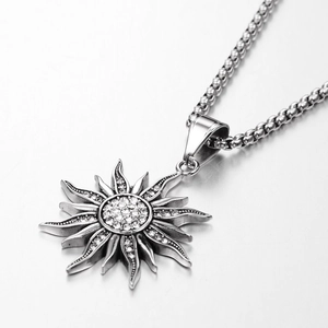 Collier avec pendentif soleil hip hop en acier inoxydable argenté et zircons étincelants
