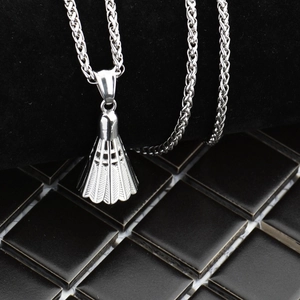 Collier hip hop avec pendentif volant de badminton en acier titane pour hommes et femmes